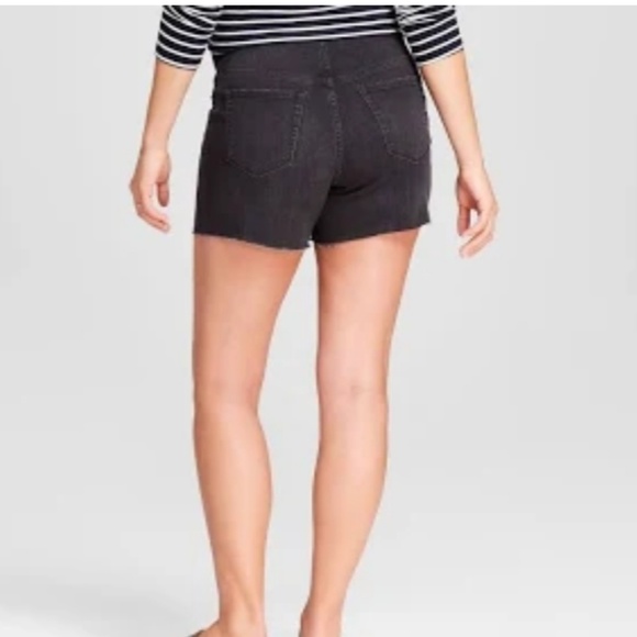 NWT Ingrid + Isabel Black Denim Maternity Shorts - Picture 3 of 8
